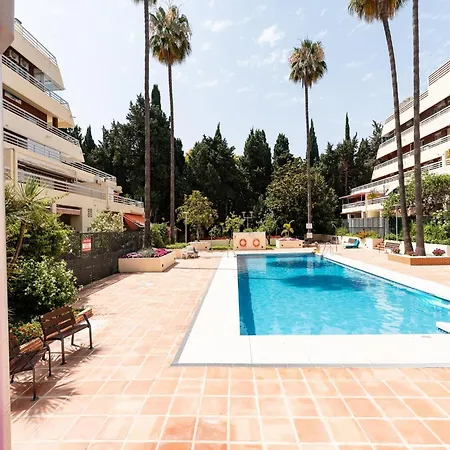 Lejlighed With Pool In The Heart Of *