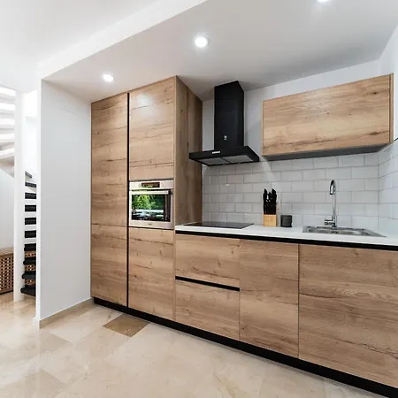 Apartment With Pool In The Heart Of