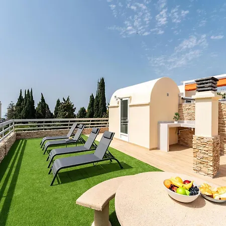 Apartment With Pool In The Heart Of Marbella