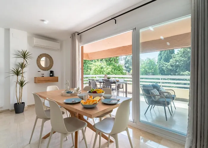 With Pool In The Heart Of דירה מארבלה