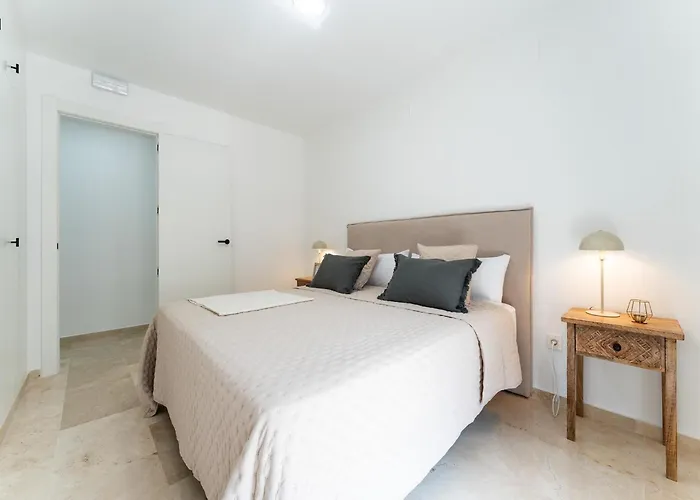 With Pool In The Heart Of شقة ماربيا