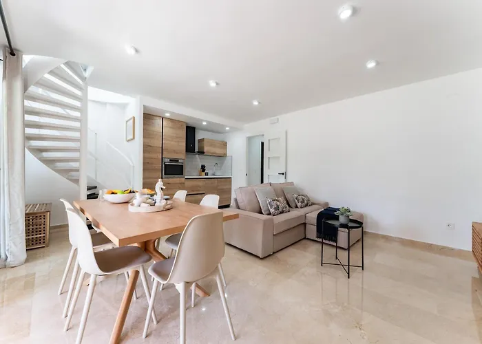 With Pool In The Heart Of 아파트 *