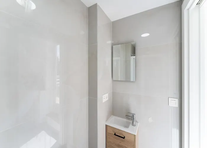 شقة With Pool In The Heart Of *