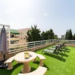 Apartment With Pool In The Heart Of