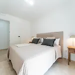 With Pool In The Heart Of Lejlighed Marbella
