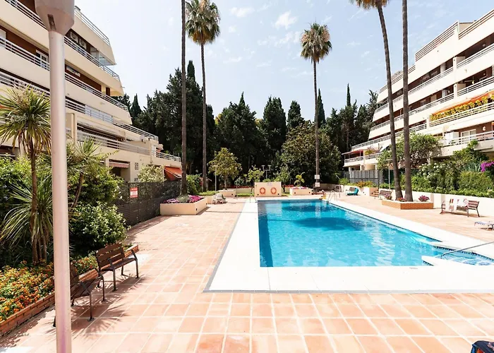 Apartment With Pool In The Heart Of *